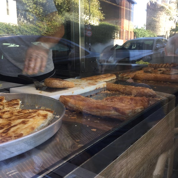 Özen Börek ve Tatlı Evi Anadolu Hisarı Körfez Cd. No4/A