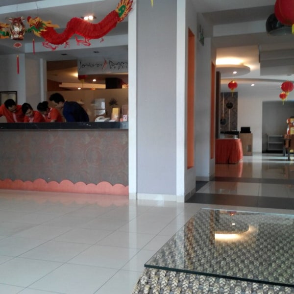 Photo taken at Jentra Dagen Hotel by Rizal H. on 1/30/2014