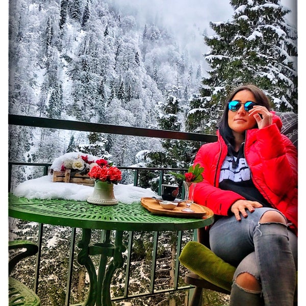 Foto tirada no(a) Ayder Doğa Resort Otel por Ela em 2/7/2018