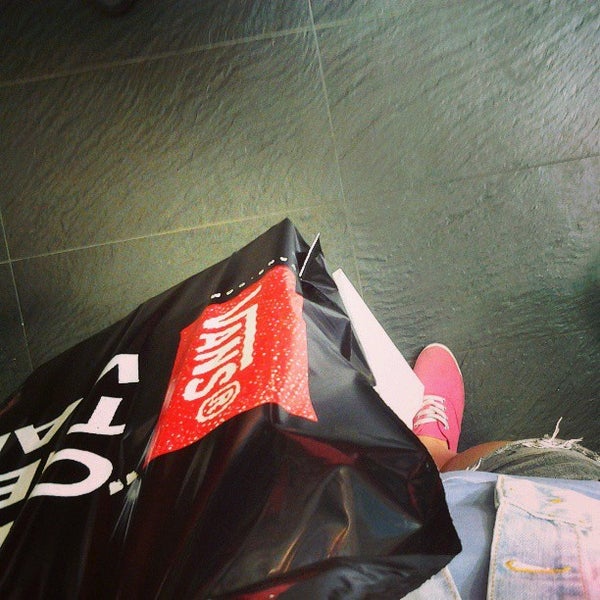 Vans Shop - La Roca del Vallès, Cataluña