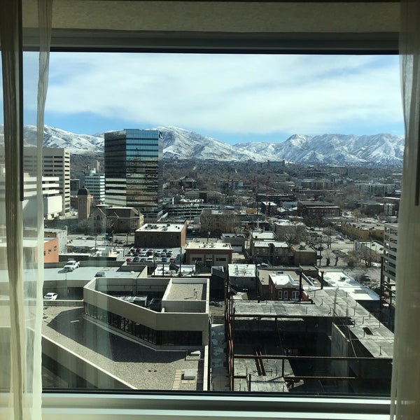 Foto diambil di Salt Lake City Marriott City Center oleh Adrienne C. pada 3/16/2018