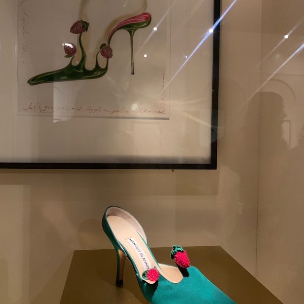 11/22/2018 tarihinde Adrienne C.ziyaretçi tarafından The Bata Shoe Museum'de çekilen fotoğraf
