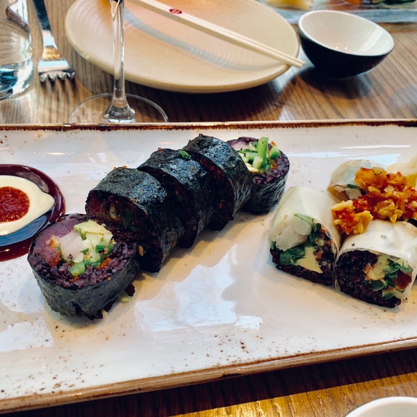 Foto scattata a Union Sushi + Barbeque Bar da Eric W. il 3/23/2019