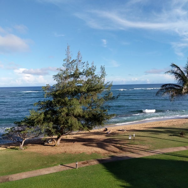 Photo taken at Sheraton Kauai Coconut Beach Resort by Chris B. on 9/27/2018