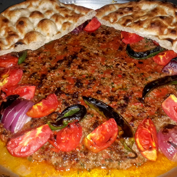 Foto diambil di Pöç Kasap ve Restaurant oleh Pöç Kasap ve Restaurant pada 10/24/2016