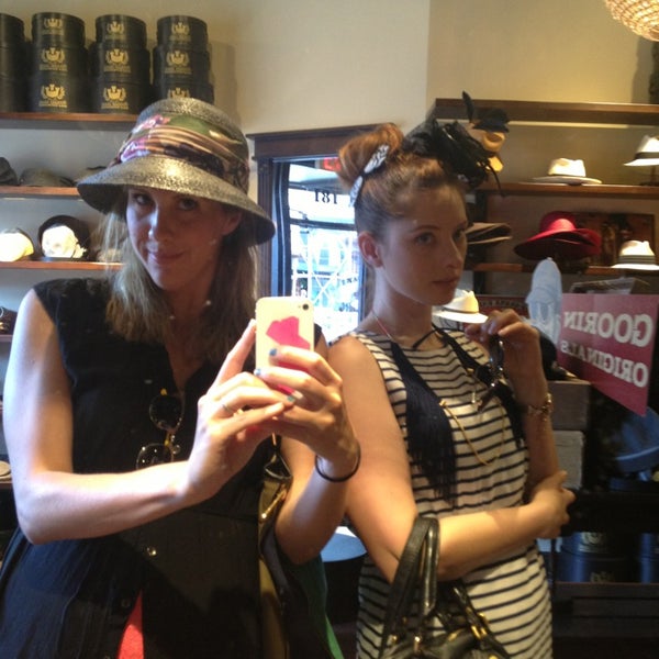 Foto diambil di Goorin Bros. Hat Shop - Williamsburg oleh Becky M. pada 8/4/2013