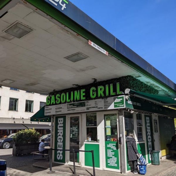 รูปภาพถ่ายที่ Gasoline Grill โดย Tinnitant Geoffrey “Tingle” S. เมื่อ 5/2/2022