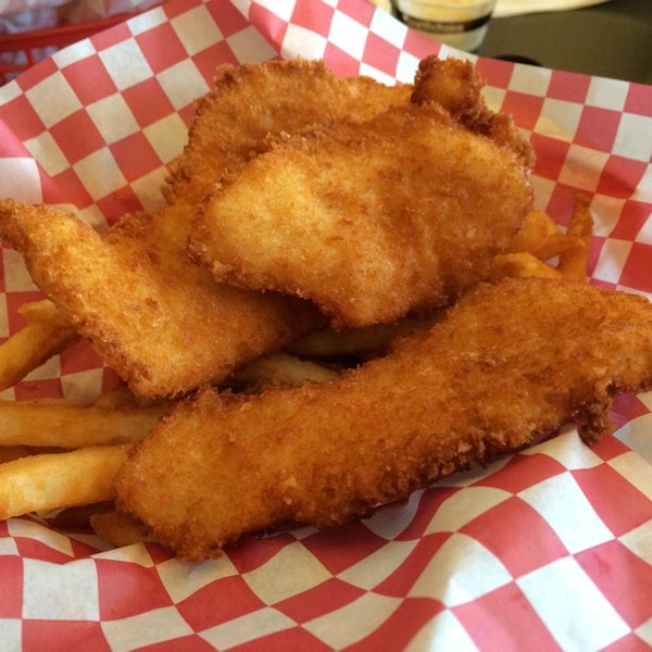 Photo taken at Ballard Brothers Seafood &amp; Burgers by Karl W. on 9/5/2014