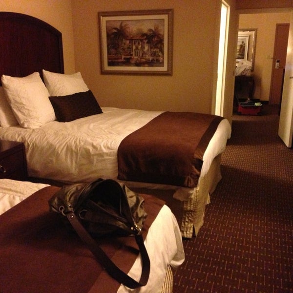 Photo taken at Buena Vista Suites Orlando by Lisa on 2/22/2013