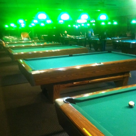 1/5/2013 tarihinde Dan S.ziyaretçi tarafından Cushions Billiards &amp; Lounge'de çekilen fotoğraf