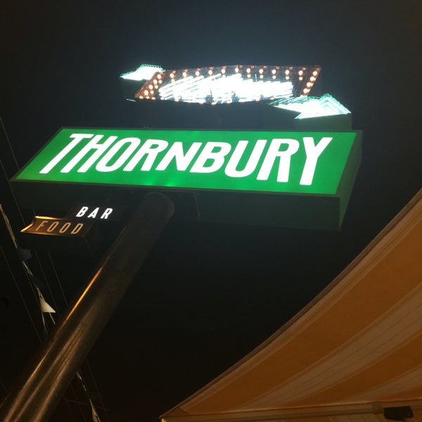 Foto scattata a Welcome to Thornbury da Mandy F. il 11/28/2016