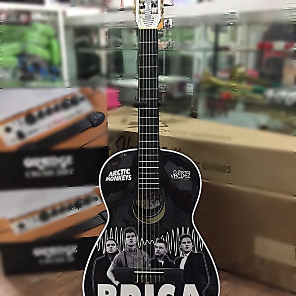 Guitarras Valdez - Plaza Soledad