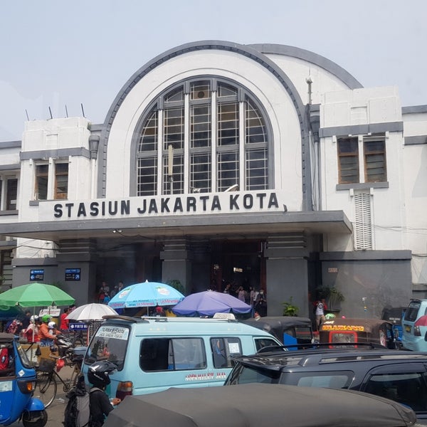 Photo taken at Stasiun Jakarta Kota by Yevhen U. on 4/7/2019