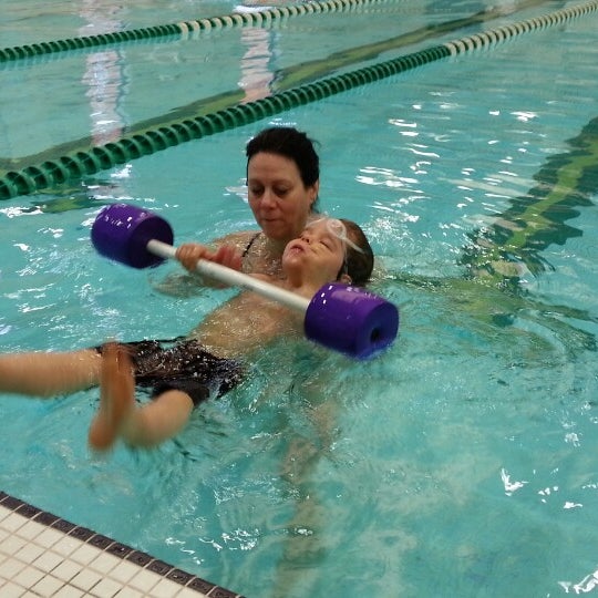 Foto tomada en Aquatic and Fitness Center  por Alexander B. el 3/17/2013