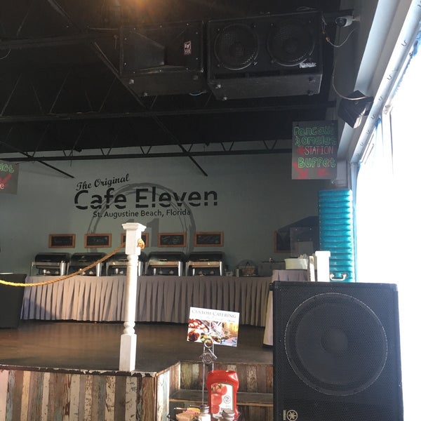 Foto diambil di Café Eleven oleh Natalia B. pada 8/11/2018