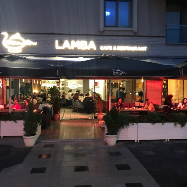 รูปภาพถ่ายที่ Lamba Cafe &amp; Restaurant โดย Abdurrahman Ö. เมื่อ 1/24/2018