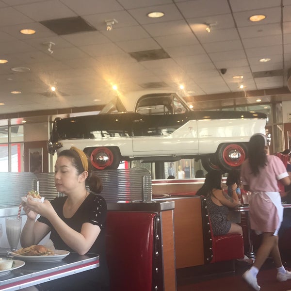 Photo taken at Ruby&#39;s Diner by Didem G. on 8/7/2019