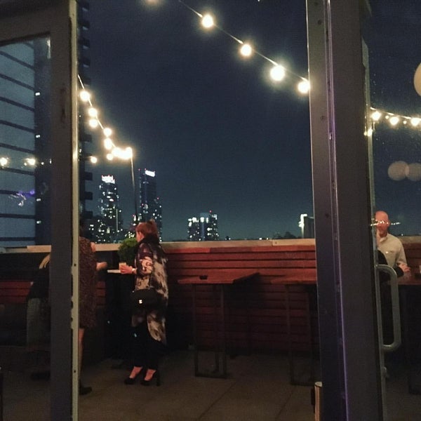 5/18/2016 tarihinde Aparna M.ziyaretçi tarafından The Attic Rooftop &amp; Lounge'de çekilen fotoğraf