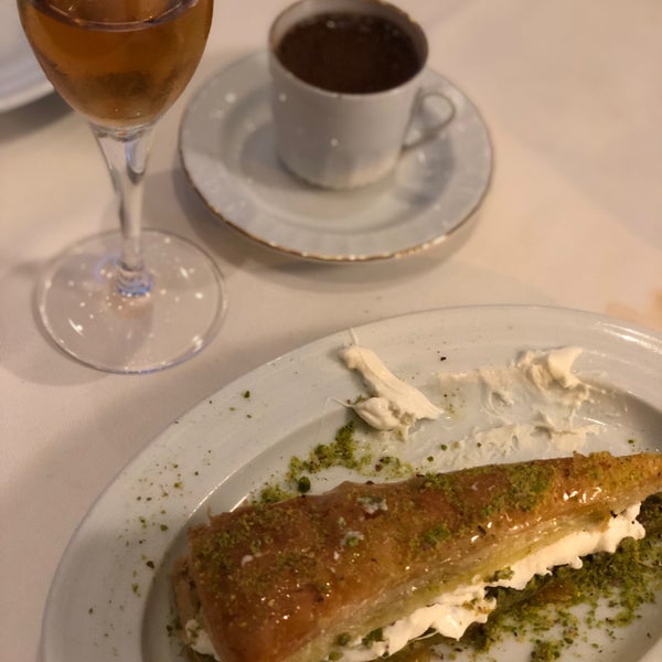 Foto diambil di Beluga Fish Gourmet oleh Şafak pada 4/30/2019