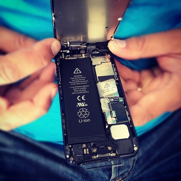 รูปภาพถ่ายที่ Iphone Repair Miami Beach โดย iPhone Repair M. เมื่อ 9/21/2012