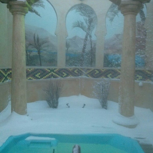 12/14/2013にAshleyがOasis Hot Tub Gardensで撮った写真