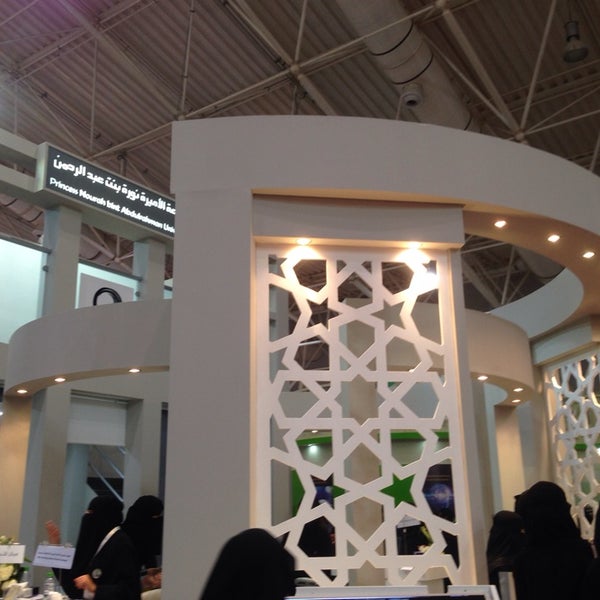 Photo taken at The International Exhibition and Forum for Education by Haddo on 4/18/2014