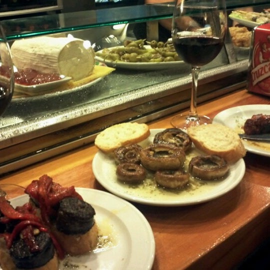 Photo taken at Restaurante El Jarrero by Alexandre on 10/25/2012