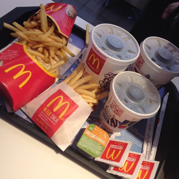 รูปภาพถ่ายที่ McDonald&#39;s โดย Kiki B. เมื่อ 3/8/2014