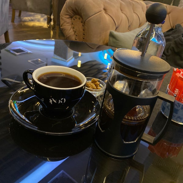 รูปภาพถ่ายที่ N10 Cafe โดย Cengiz O. เมื่อ 11/24/2019