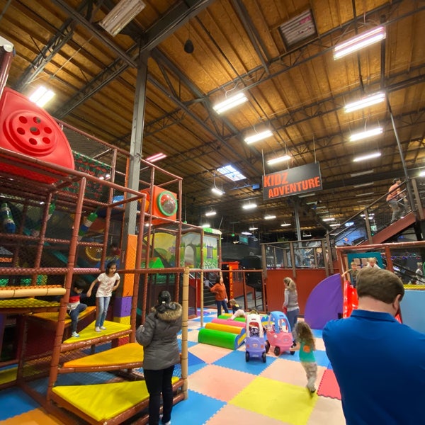 Photo prise au Elevated Sportz Ultimate Trampoline Park &amp; Event Center par Brad D. le12/7/2019