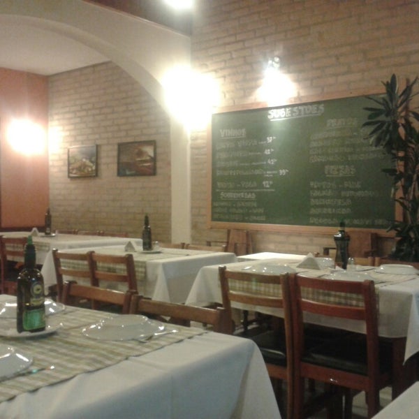 Photo taken at Orégano Pizzaria e Restaurante by Clarissa D. on 7/27/2013