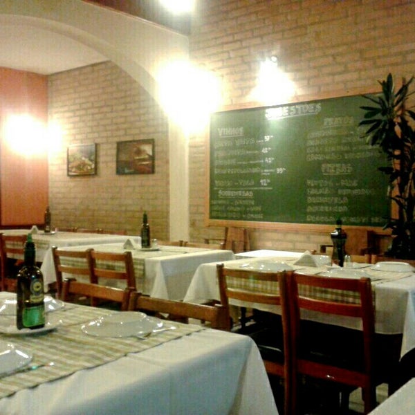 Photo taken at Orégano Pizzaria e Restaurante by Clarissa D. on 7/29/2013