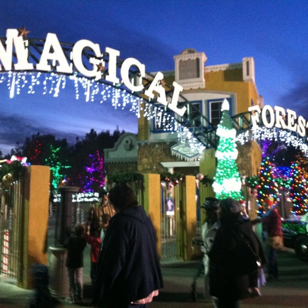 รูปภาพถ่ายที่ Magical Forest at Opportunity Village โดย Stephanie L. เมื่อ 12/23/2012