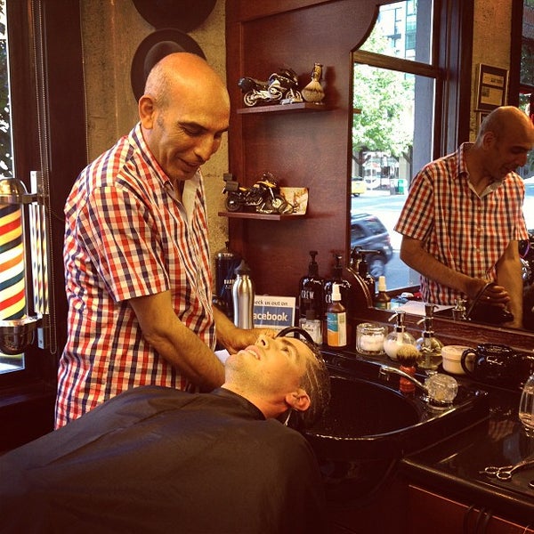 7/9/2013 tarihinde Farzad&#39;s Barber Shopziyaretçi tarafından Farzad&#39;s Barber Shop'de çekilen fotoğraf