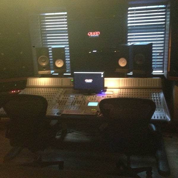 รูปภาพถ่ายที่ Quad Recording Studios โดย Chris เมื่อ 8/1/2013
