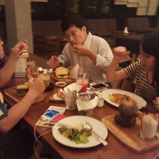 รูปภาพถ่ายที่ Canting Restaurant โดย Melly เมื่อ 5/22/2015