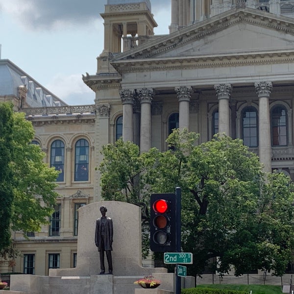 Lincoln Statue Vinegar Hill Springfield, IL