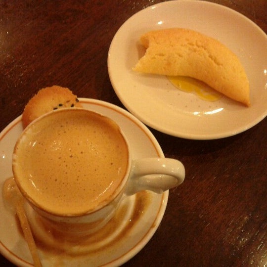 11/30/2012 tarihinde Bruna R.ziyaretçi tarafından Bellapan Bakery'de çekilen fotoğraf