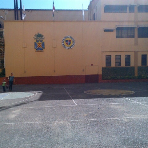 Снимок сделан в Universidad del Caribe (UNICARIBE) пользователем jonathan m. 9/22/2012