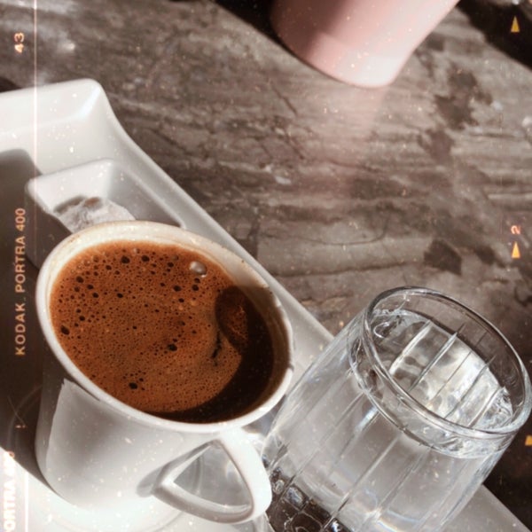 Снимок сделан в Meydani Cafe &amp; Pastane пользователем Gamze B. 2/29/2020