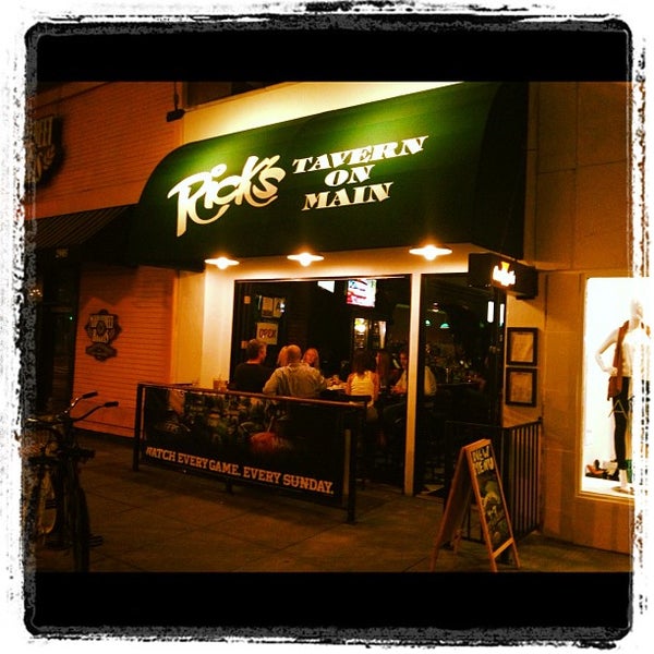 Foto diambil di Rick&#39;s Tavern On Main oleh Spence B. pada 10/6/2012