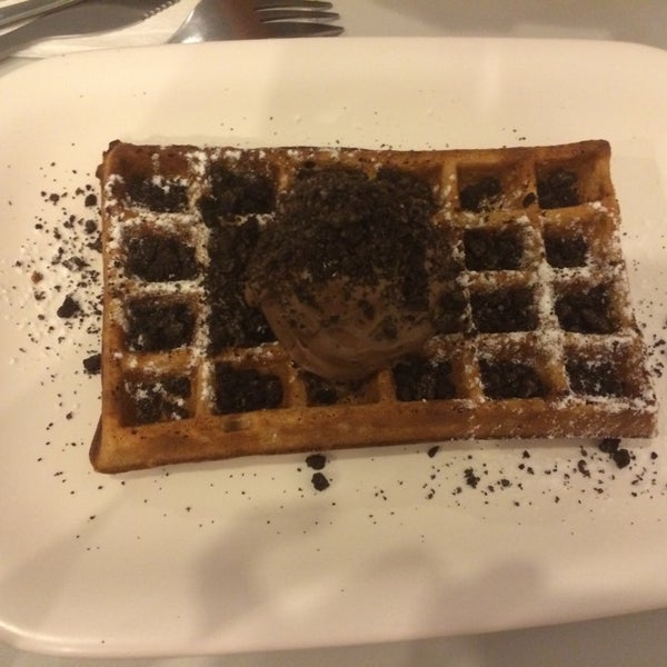 Foto tirada no(a) Wafflelicious por Chelsea Wee em 12/5/2014