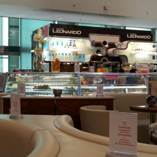 Foto diambil di Gran Caffè Leonardo oleh Jacco v. pada 1/3/2013