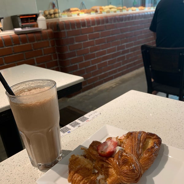 My fave bakery cafe!! Chess Danish go great with frozen mocha❤️