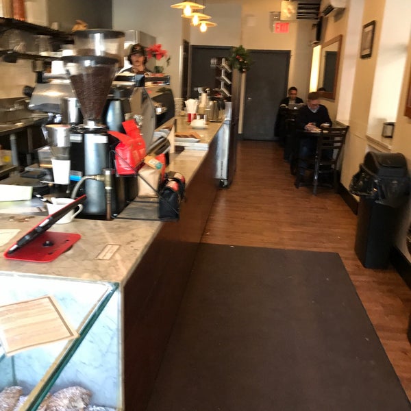 1/31/2018 tarihinde Avrohom K.ziyaretçi tarafından R&amp;R Coffee'de çekilen fotoğraf