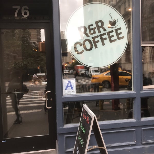 10/25/2017 tarihinde Avrohom K.ziyaretçi tarafından R&amp;R Coffee'de çekilen fotoğraf