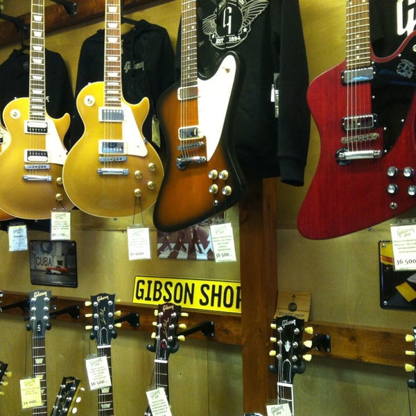 Снимок сделан в Gibson Shop пользователем Стас 3/23/2013