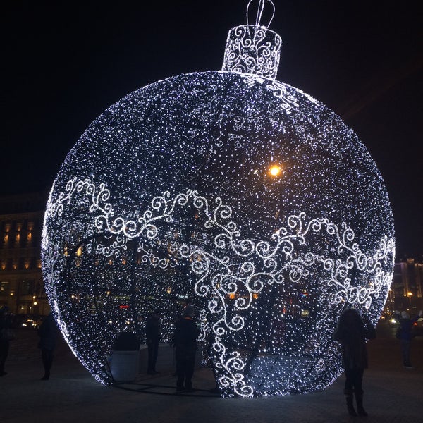 Foto diambil di Manezhnaya Square oleh Nastya K. pada 1/22/2015