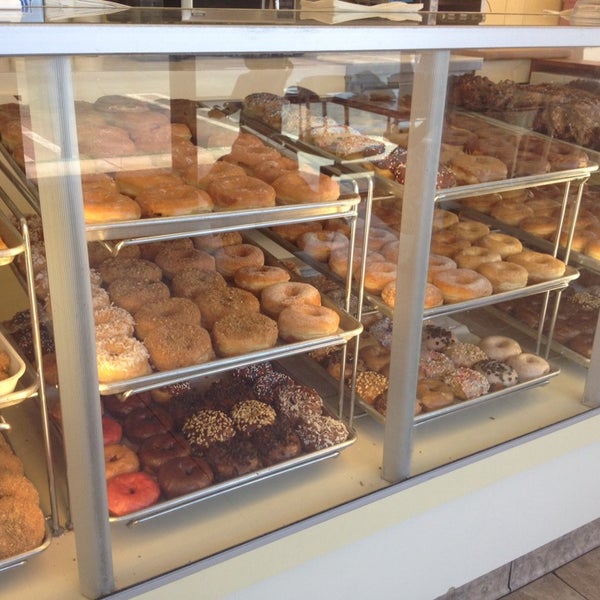 6/19/2014 tarihinde nancy p.ziyaretçi tarafından Spudnuts Donuts'de çekilen fotoğraf
