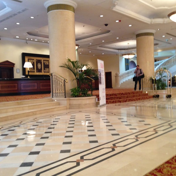 Das Foto wurde bei JW Marriott Bucharest Grand Hotel von Andrei P. am 4/12/2013 aufgenommen